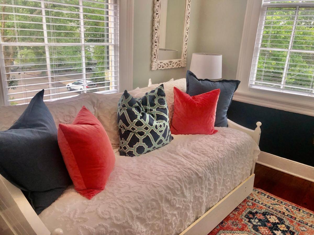 Daybed With Trundle In The Beautiful Ashley Inn 4 Blocks From King St Чарльстон Экстерьер фото