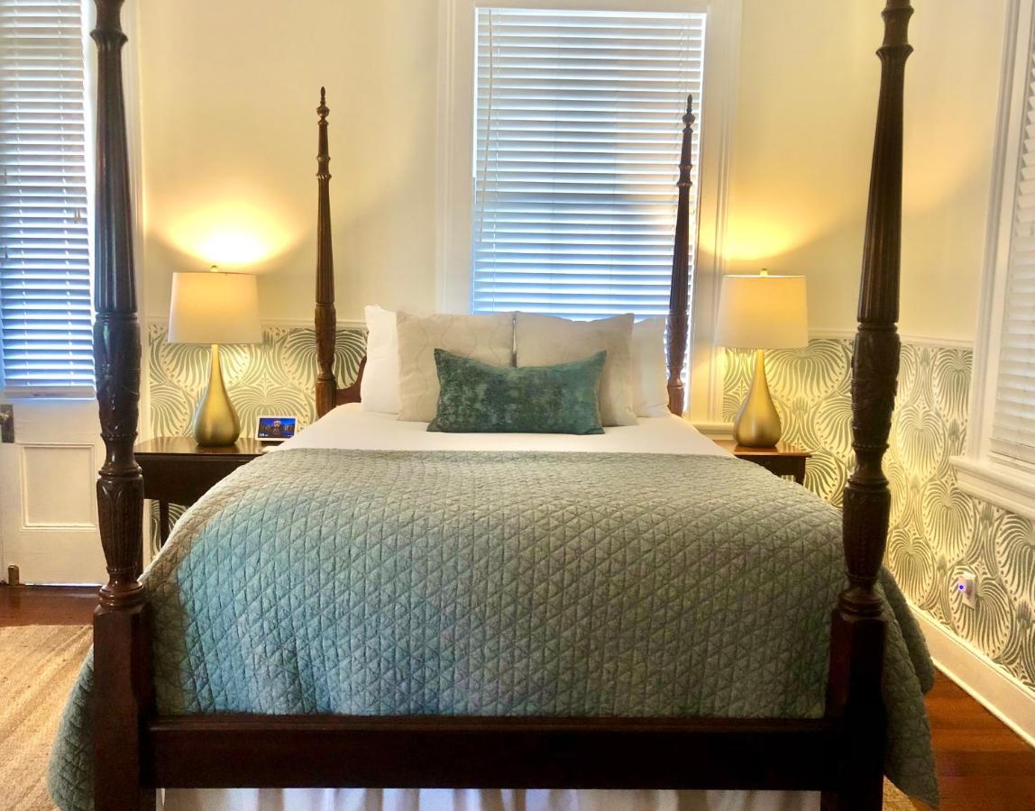 Daybed With Trundle In The Beautiful Ashley Inn 4 Blocks From King St Чарльстон Экстерьер фото